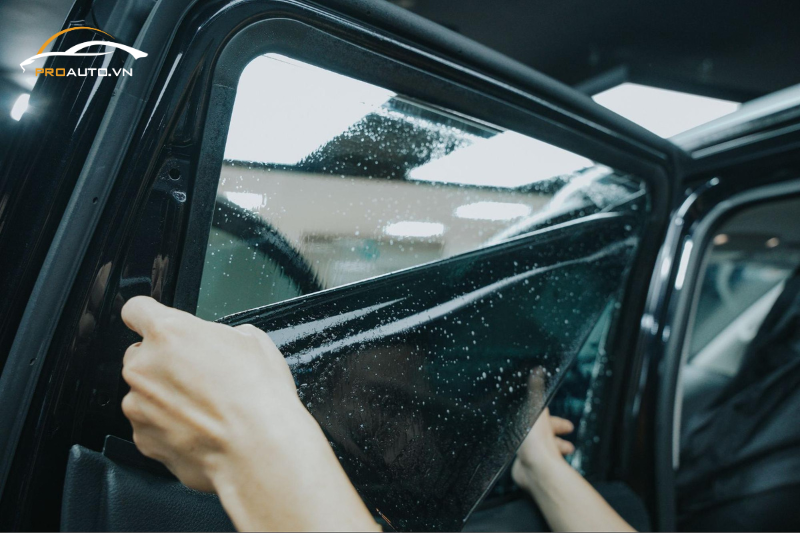 Vì sao dán phim cách nhiệt xe Nissan Navara 2025 là sự ưu tiên của chủ xe?