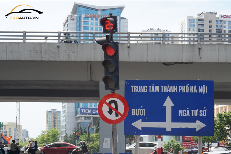 Biển báo cấm quay đầu xe giúp giảm kẹt xe và ùn tắc giao thông
