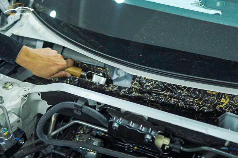 Chọn khoang máy cách âm chống ồn xe MG Cyberster 