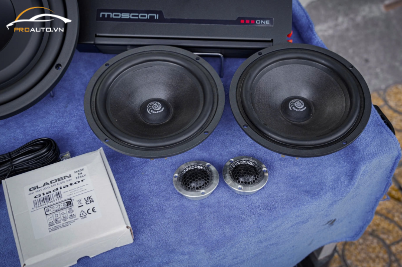 Độ loa xe MG Cyberster thương hiệu Micro-Precision