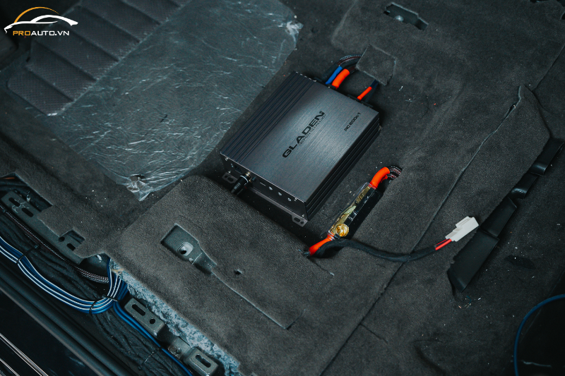 Độ loa xe Volkswagen Arteon 2025 với Amplifier Gladen RC600C1