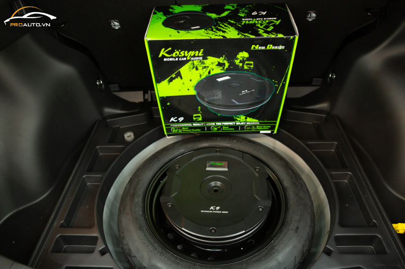 Độ loa xe Volkswagen Arteon 2025 bằng Sub bánh sơ cua