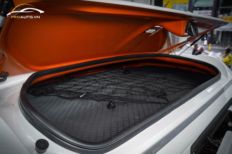 Lưu ý khi độ cốp nóc phi thuyền cho Kia Carnival