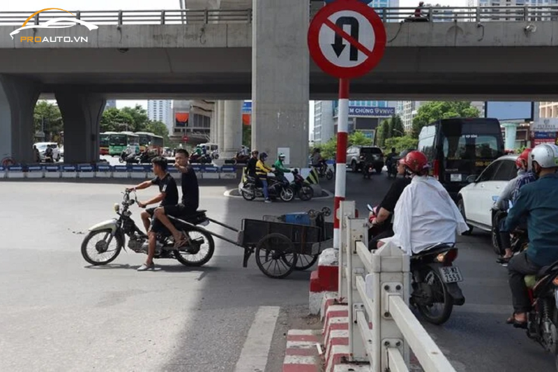 Mức phạt lỗi quay đầu xe không đúng theo quy định 168 là bao nhiêu?