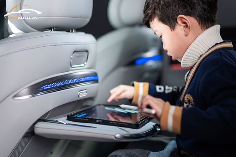 Bàn làm việc 6.0 có viền led sang trọng tăng thẩm mỹ