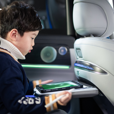 Bàn làm việc 6.0 điều chỉnh linh hoạt góc độ theo chiều cao người dùng