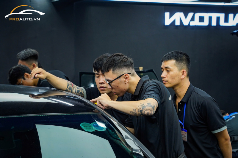 Cầm tay chỉ việc từ các kỹ thuật viên giàu kinh nghiệm - Khóa học dán PPF ô tô