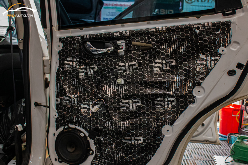 Đầu tư cách âm SIP cửa xe - Phụ kiện đồ chơi xe Volvo XC60