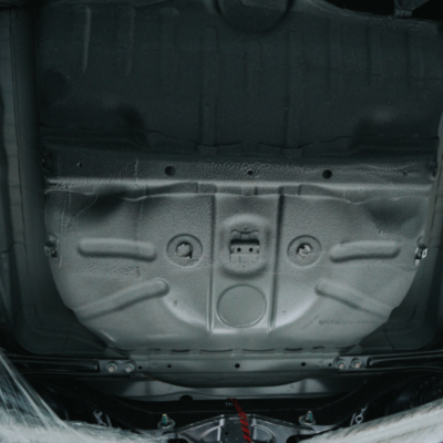 Hoàn thành quá trình phủ gầm xe Nissan Navara 2025 