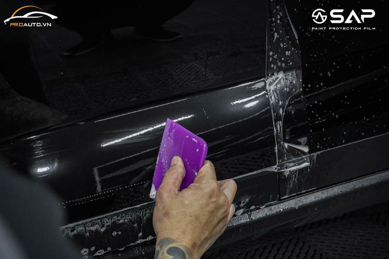 Quá trình dán PPF xe MG Cyberster chuyên nghiệp