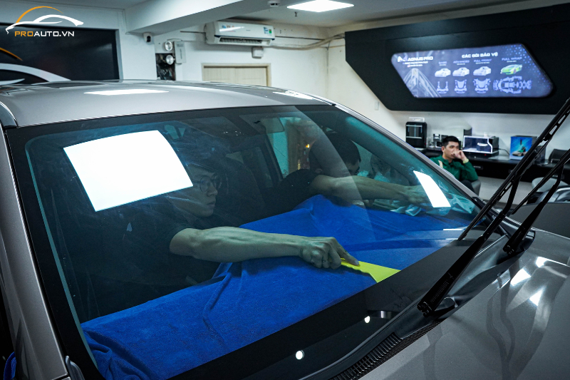 Hỗ trợ bộ dụng cụ và đồng phục - Khóa học dán phim cách nhiệt ô tô