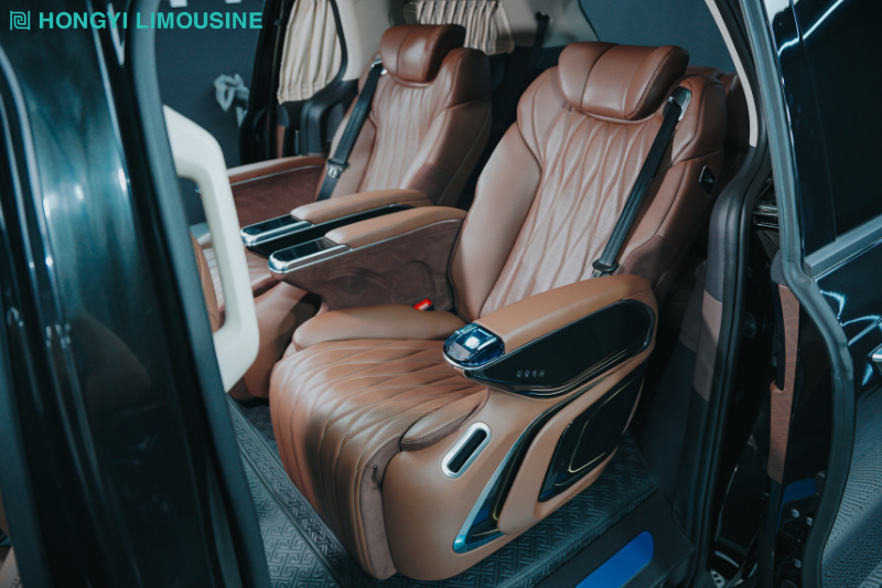 Hongyi Crystal 2.0 Plus độ ghế Limousine xe MPV