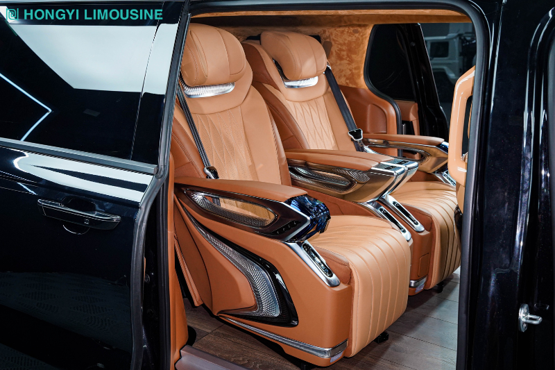 Hongyi Crystal 4.0 Pro Max độ ghế Limousine xe MPV