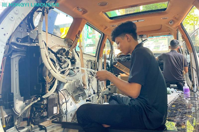 Kỹ thuật độ ghế Limousine xe MPV cùng hạng mục nội thất