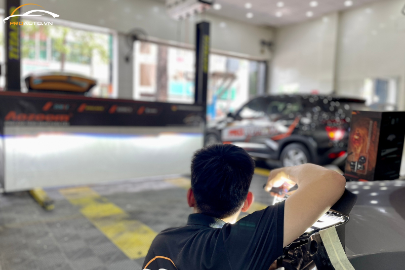 Chủ xe độ phụ kiện đồ chơi xe VinFast Limo Green với hang mục bi Led