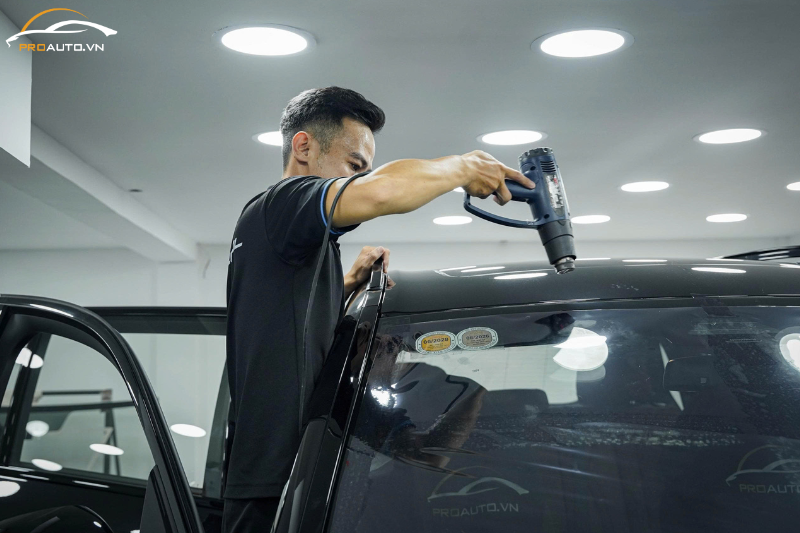 Dán phim cách nhiệt 3M Crystalline thế hệ mới với đội ngũ kỹ thuật chuyên nghiệp