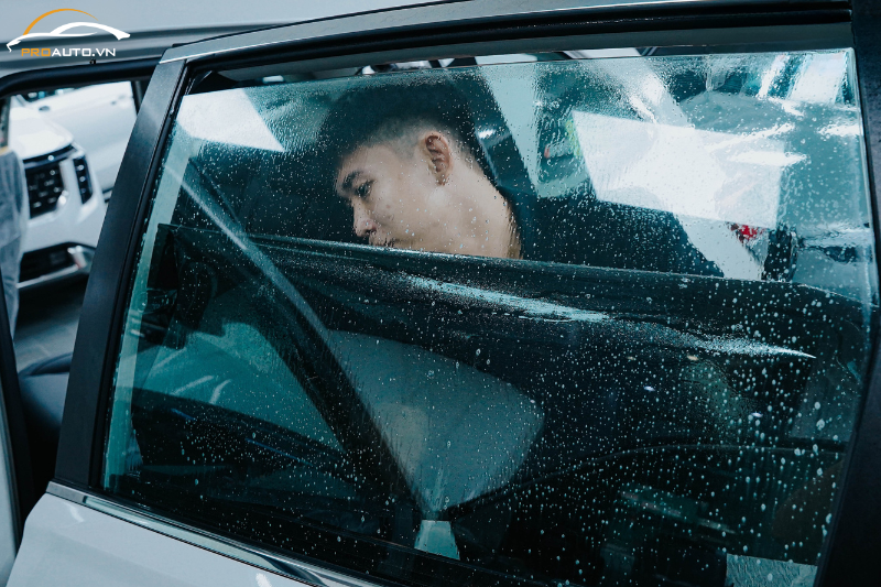 Dán phim cách nhiệt ô tô - Phụ kiện đồ chơi xe VinFast Limo Green