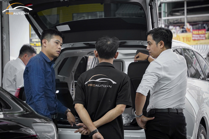 Tư vấn và hỗ trợ tận tình khi chọn rửa xe ô tô Quận 11