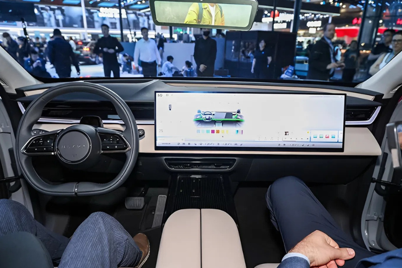 Công nghệ hỗ trợ lái và tiện ích thông minh trên Mazda CX-6e