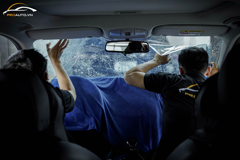 Dán phim cách nhiệt – Chăm sóc xe detailing