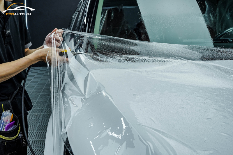 Đội ngũ kỹ thuật viên tại PROAUTO dán PPF Magnus Pro Zenix lành nghề