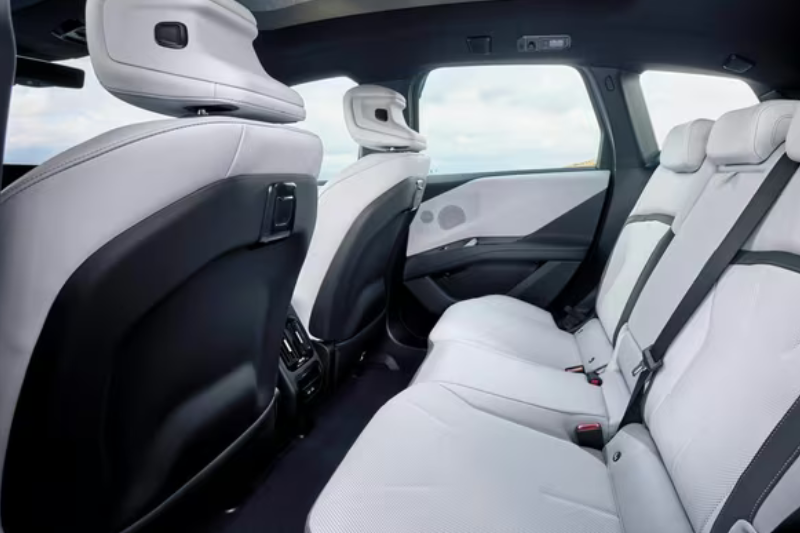 Giá bán và đối thủ cạnh tranh của BMW iX3