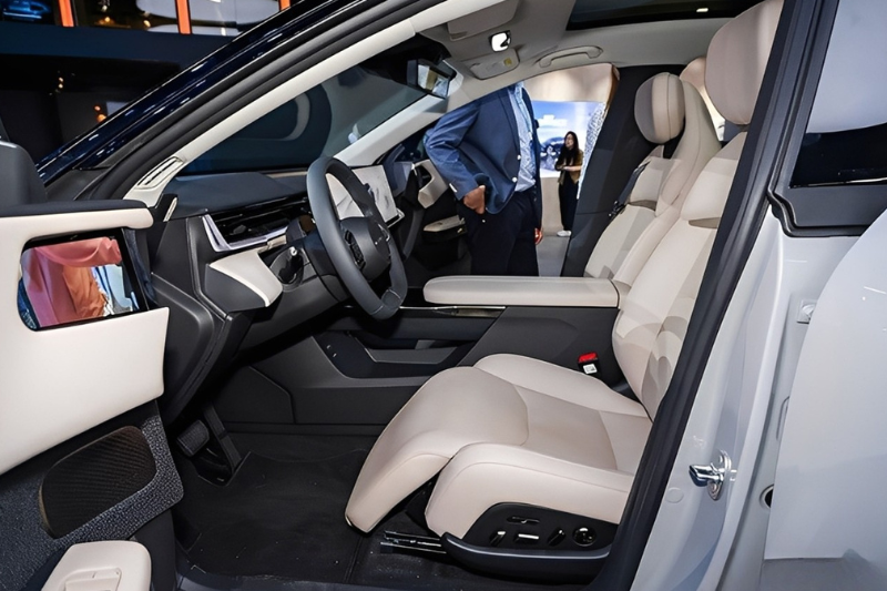 Khoang nội thất Mazda CX-6e hiện đại và tiện nghi