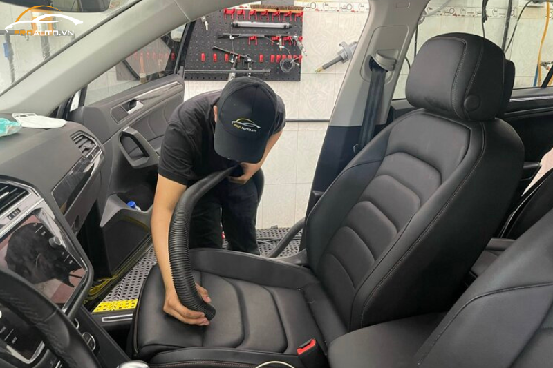 Vệ sinh nội thất xe hơi – Chăm sóc xe detailing