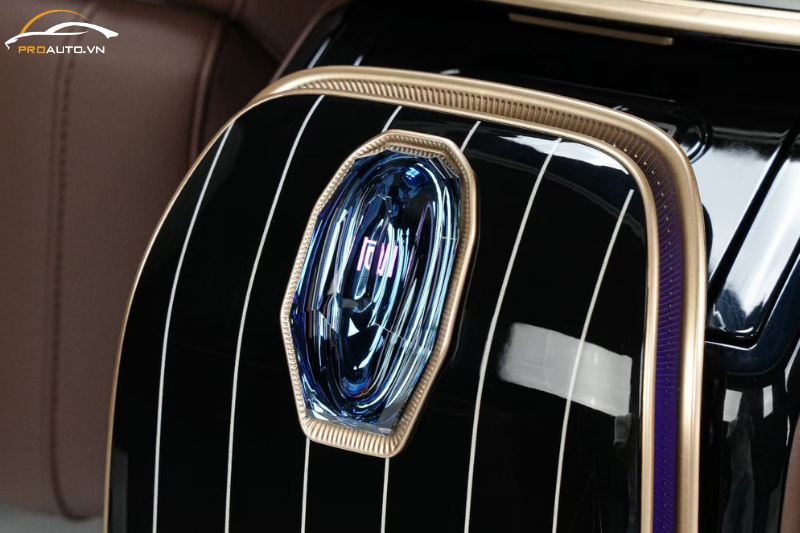 Chi tiết ốp pha lê sọc dọc cùng ghế Hongyi SUV Throne 3.0