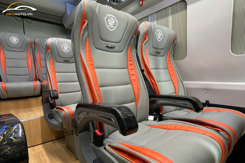 Độ Solati limousine 16 chỗ