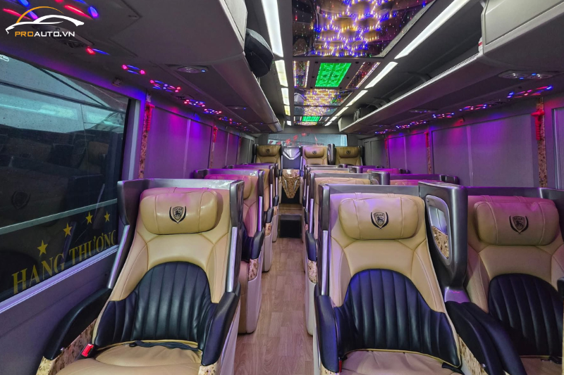 Đối tượng khách hàng phù hợp nên độ limo 16 chỗ