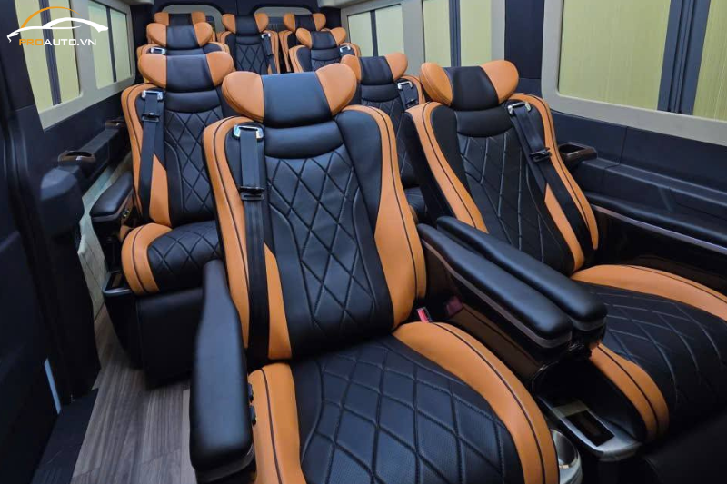 Đối tượng lý tưởng nên độ Ford Transit limousine 16 chỗ