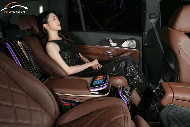 Ghế Hongyi SUV Throne 3.0 trang bị tựa đầu chỉnh điện tiện lợi