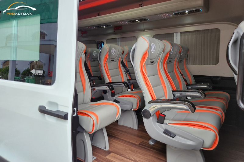Gói độ Ford Transit limousine 16 chỗ phổ biến, đẳng cấp