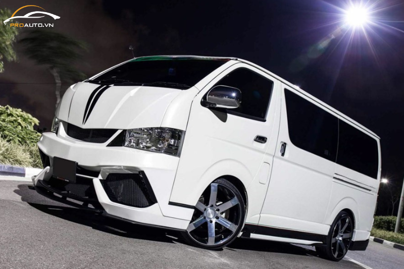 Nâng cấp limousine 16 chỗ với body kit