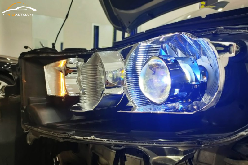 Nâng cấp limousine 16 chỗ với đèn chiếu sáng