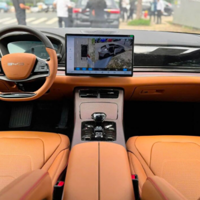 Phụ kiện đồ chơi xe điện BYD với đổi màu nội thất