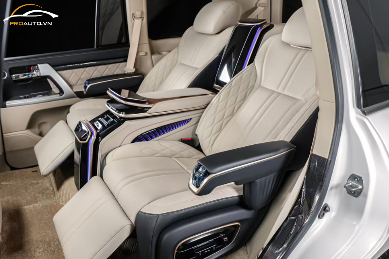 Tay vịn pha lê quyền trượng trên Hongyi SUV Throne 2.0