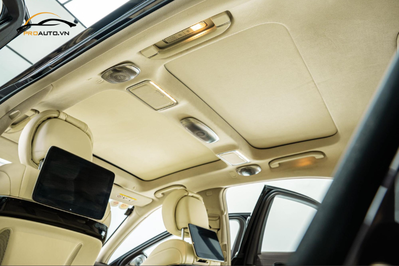 Sơn đổi màu trần nội thất ô tô